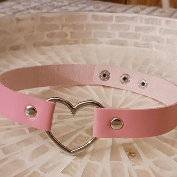 PINK Leather Heart Shaped Choker Necklace - Picture 12 of 15